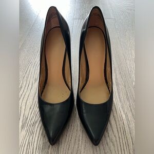 Nine West black pumps